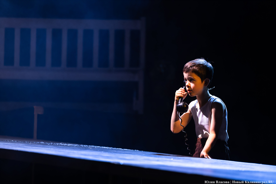 «Профессия — Родину защищать»: в музтеатре Калининграда поставили легендарных «Офицеров» (фото)