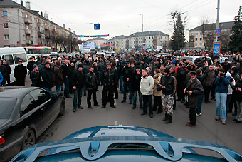 Депутат: "Не для развлечения дороги перекрывают"