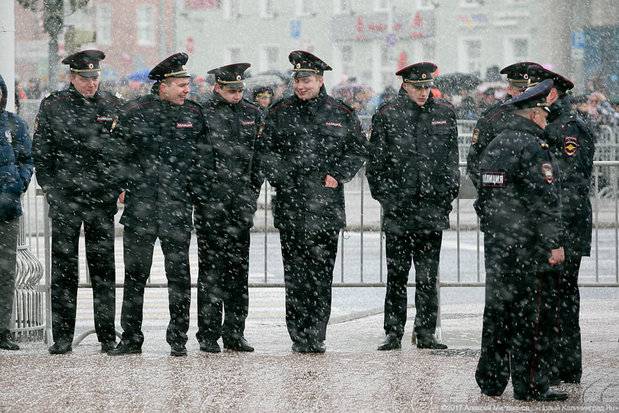 «Гвоздики», «Град» и снег: в Калининграде прошел Парад Победы