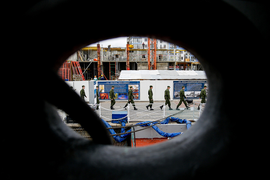 За кремлевскими стенами: 10 калининградцев отправились в Президентский полк