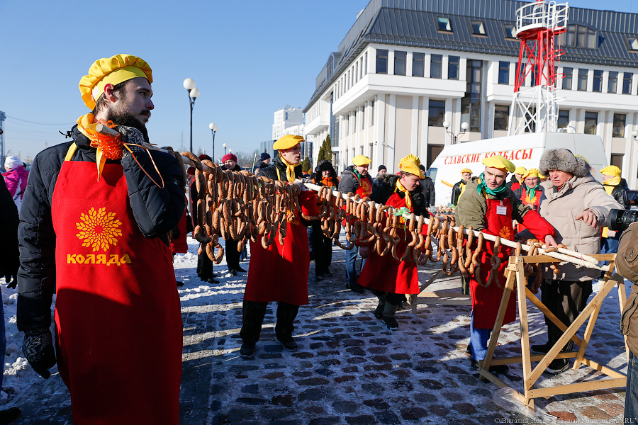 Дым, шум, колбаса: в Калининграде прошел День длинной колбасы