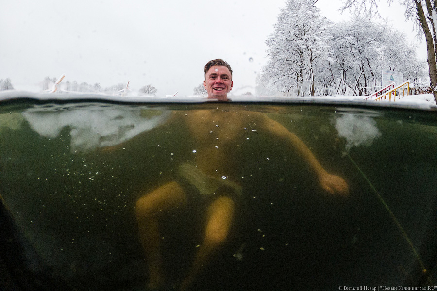 Самовар и прорубь: как проводят зиму калининградские моржи