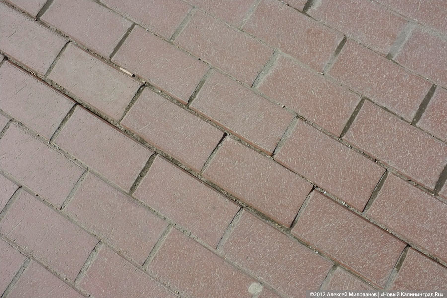 «Могила плитки»: набережная Верхнего озера после зимы