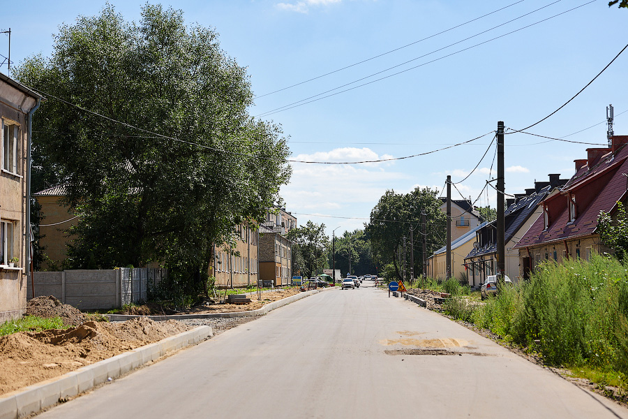 Ремонт на три года: что происходит с ул. Карташева, где сменился подрядчик (фото)