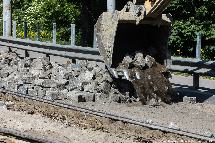 Останется с одним тротуаром: в Калининграде до августа закрыли мост на Суворова (фото)
