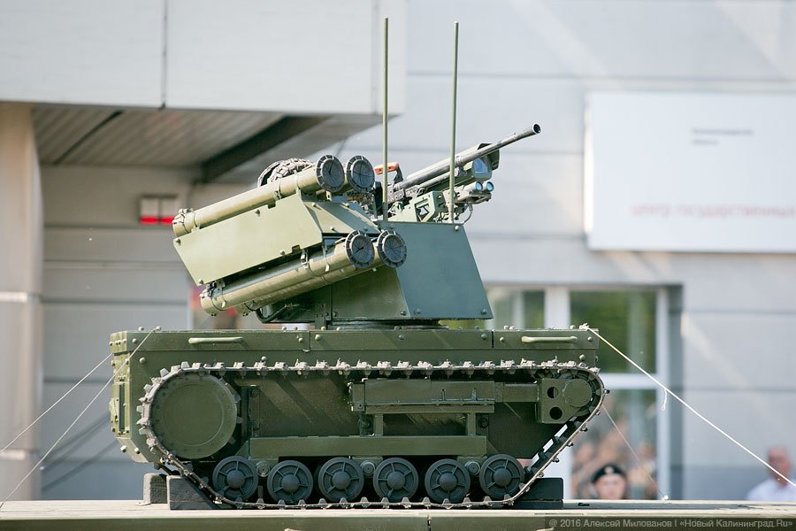 По главной улице с оркестром: как в Калининграде прошёл Парад Победы (фото)