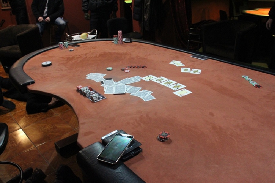 В Калининграде полиция накрыла подпольное казино (фото)