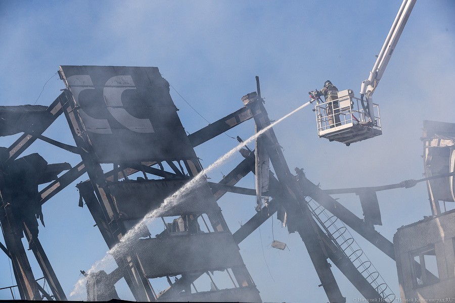 Бетон и балки: последствия крупного пожара на «Цепруссе» (фото)