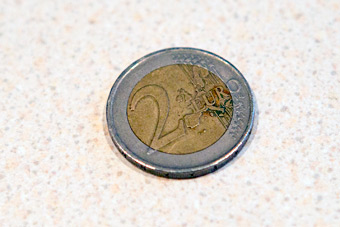 Биржевой курс евро впервые превысил отметку в 48 рублей