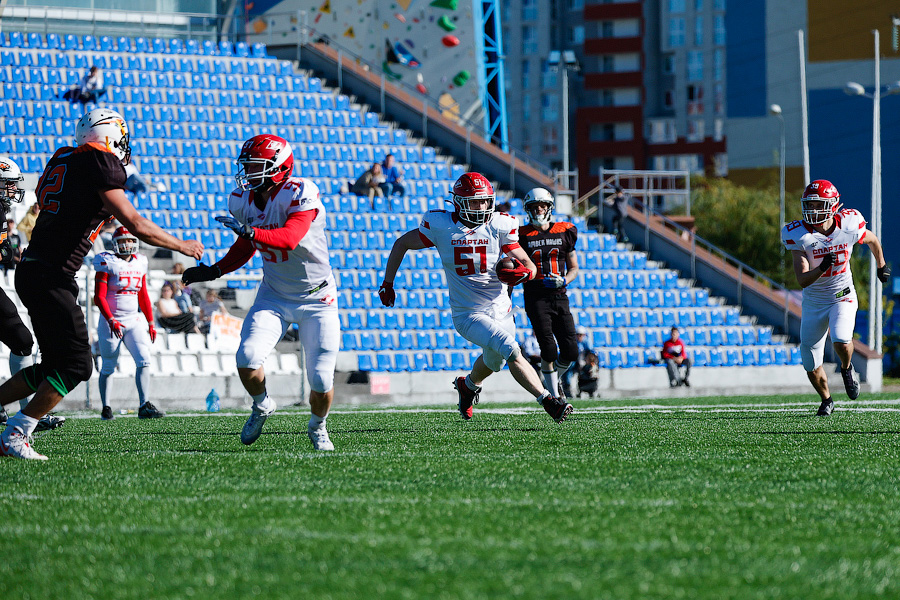 Пролёт «Ястребов»: как в Калининграде сыграли в американский футбол (фото)