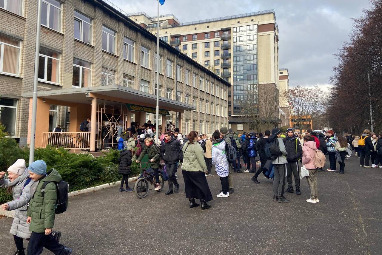 В Калининграде из-за сообщения о минировании эвакуировали учеников школы № 47 