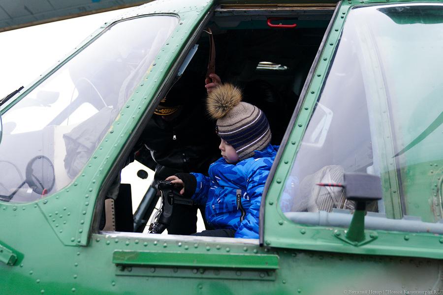 Полет в подарок: летчики Балтфлота исполнили мечту тяжелобольного 6-летнего мальчика