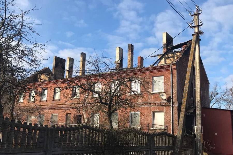 Во время пожара в Янтарном женщина выпрыгнула из окна и повредила позвоночник