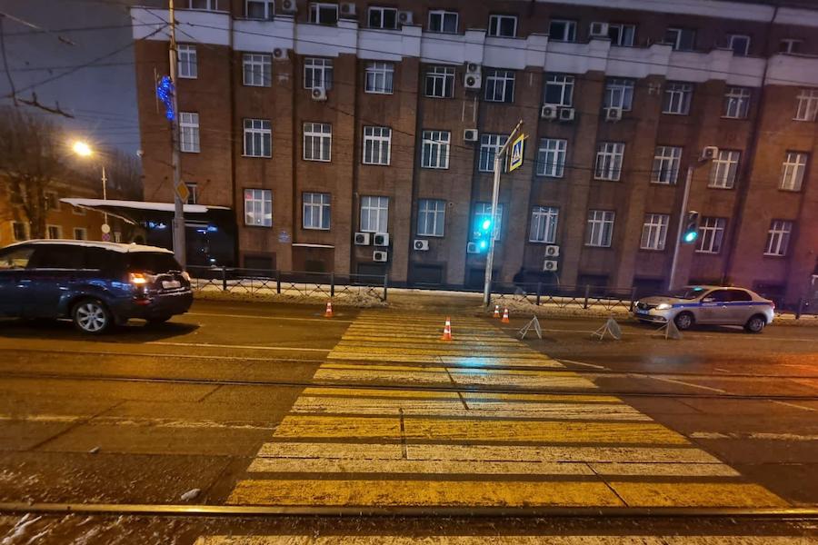 На Советском Проспекте «Митцубиси» проехала на красный и сбила девушку (фото)