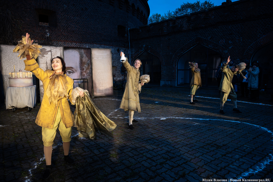 Не кантовать: в башне «Врангель» сыграли спектакль про Канта