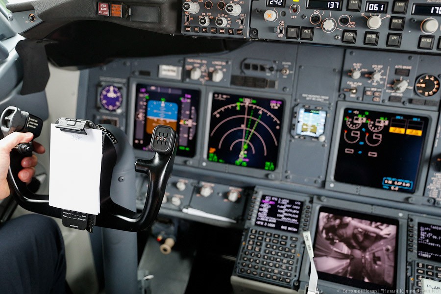 «Здравствуй, тезка»: в «Храброво» приземлился самолет «Калининград» (фото)