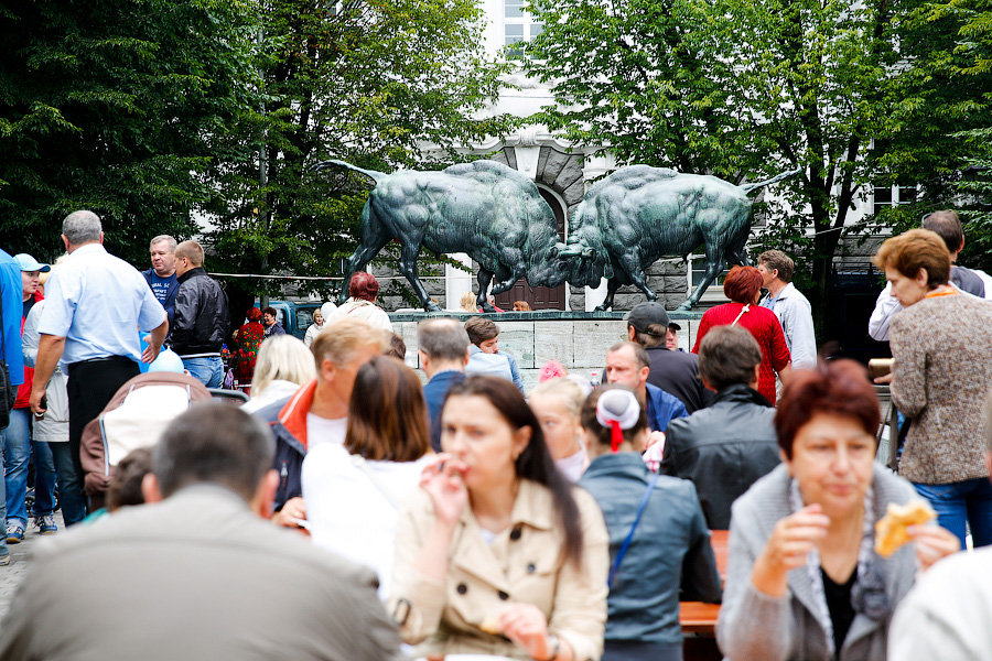 Картофельные кишки и шашлык на вилах: чем кормили на День города