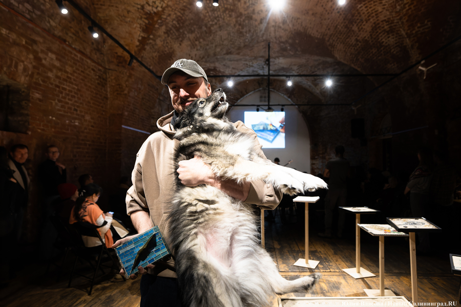 Что останется после нас: в «Воротах» открылась выставка современной мозаики