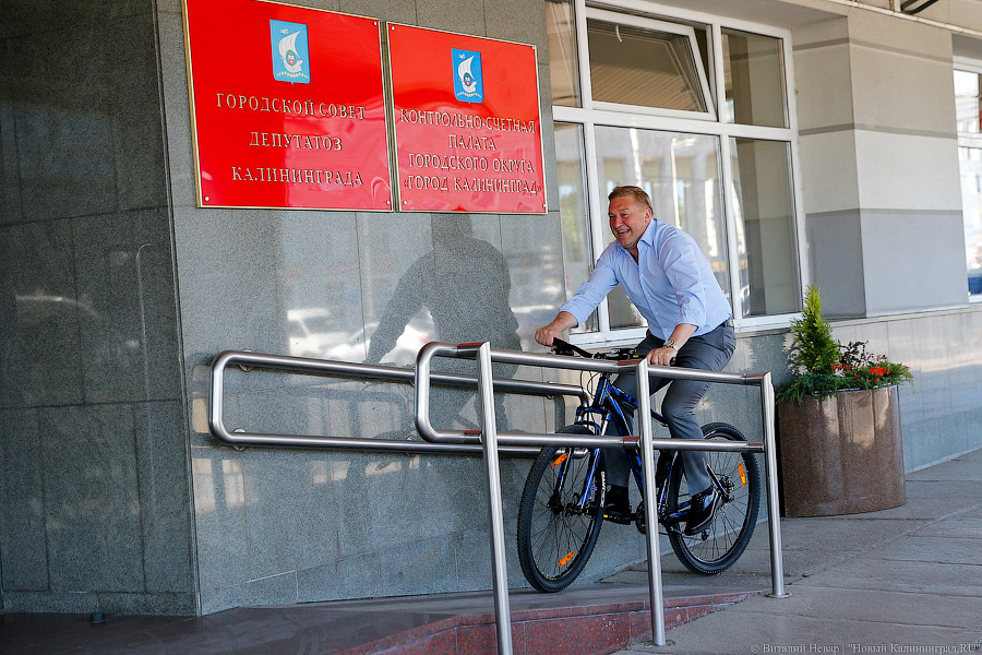 Приколесили: как калининградские чиновники в пятницу на работу добирались