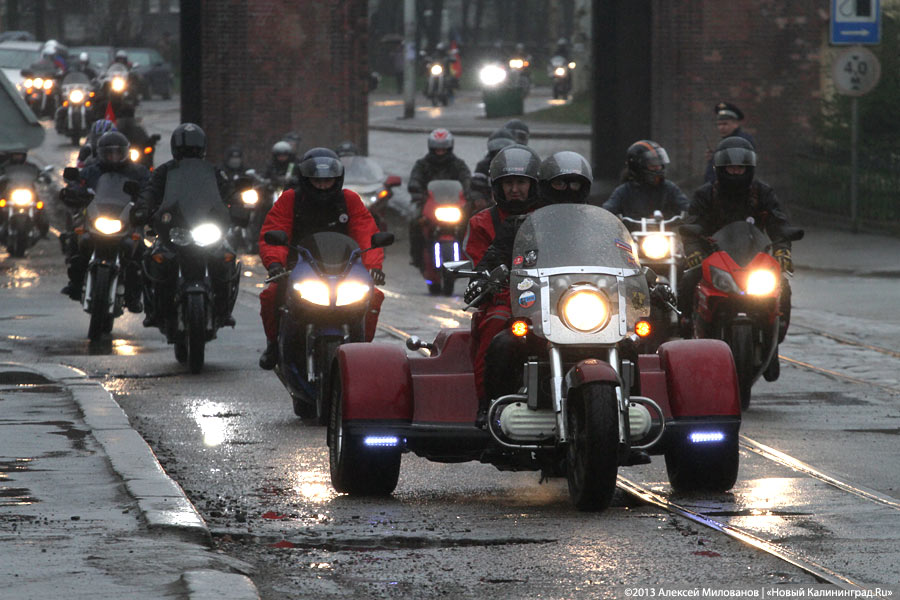 «С венком и шумом на Бранёво»: калининградская делегация отправилась в Польшу