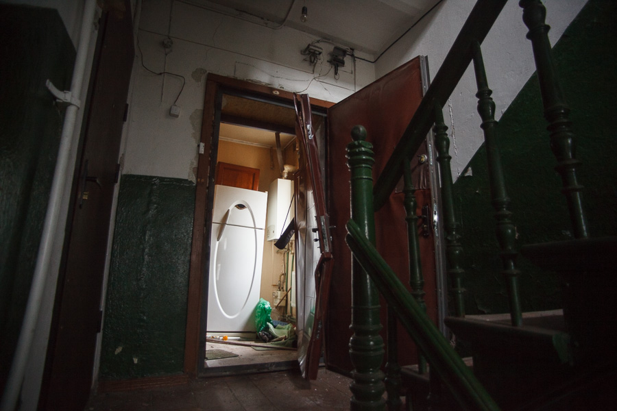 «На его счету две жизни»: жильцы о доме, где взорвался инвалид
