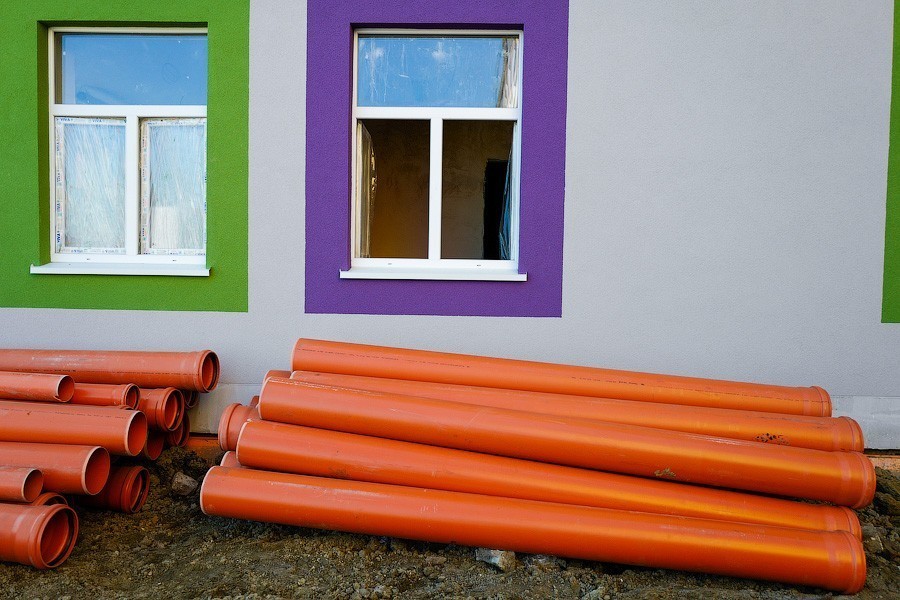 Почему в маске, почему без маски: в Калининграде продолжаются социальные стройки