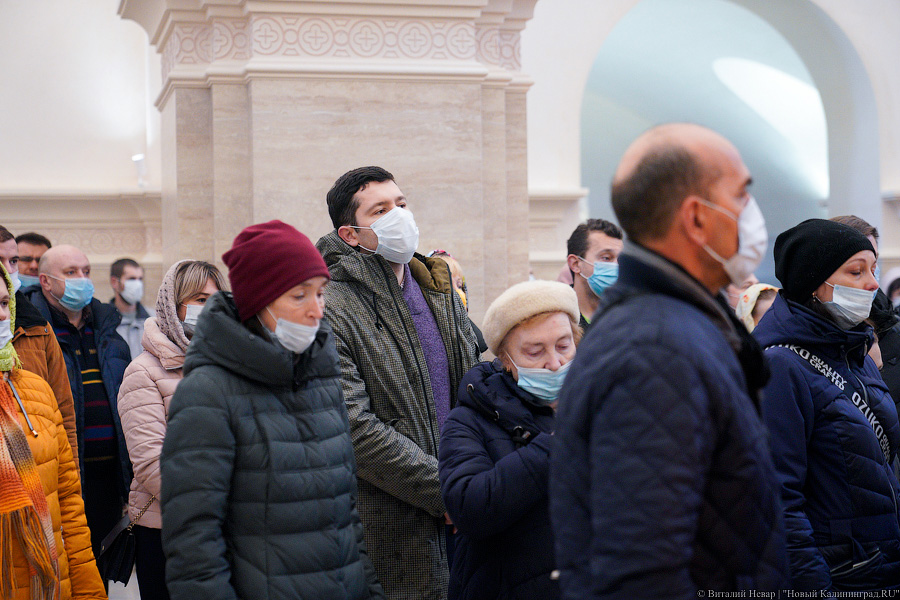 Богослужение в масках: в Калининграде прошла первая литургия в новом храме (фото)