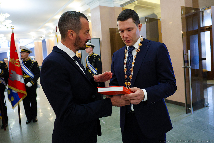 Оркестр, хор и караул: Антон Алиханов снова стал губернатором (фото)