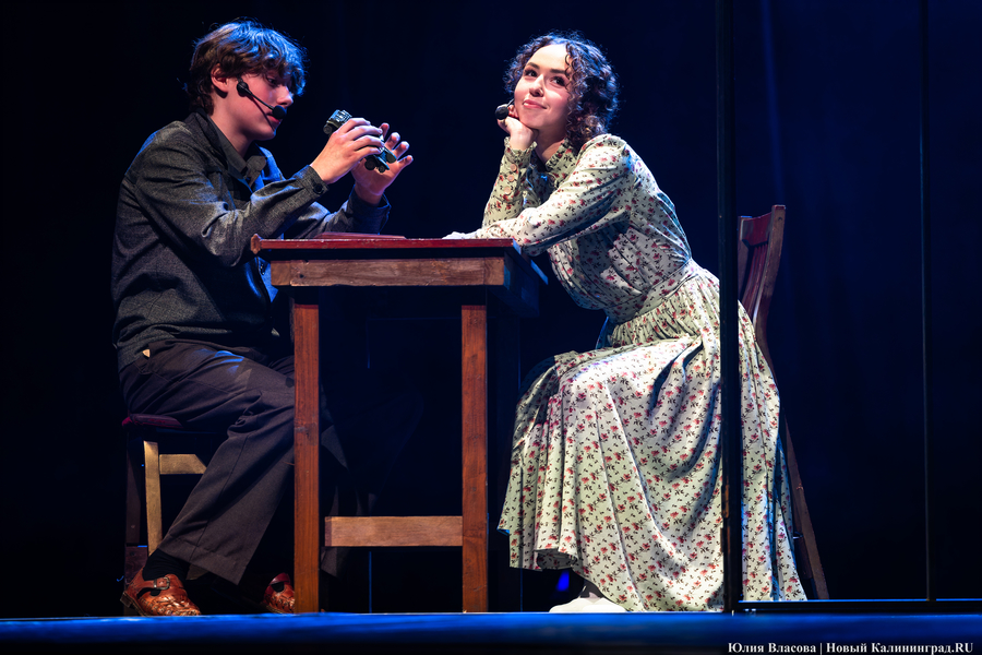 «Профессия — Родину защищать»: в музтеатре Калининграда поставили легендарных «Офицеров» (фото)