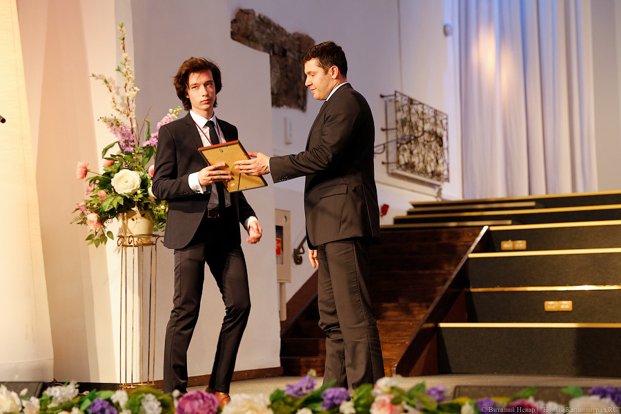 Золотые дети: в Кафедральном соборе поздравили калининградских отличников