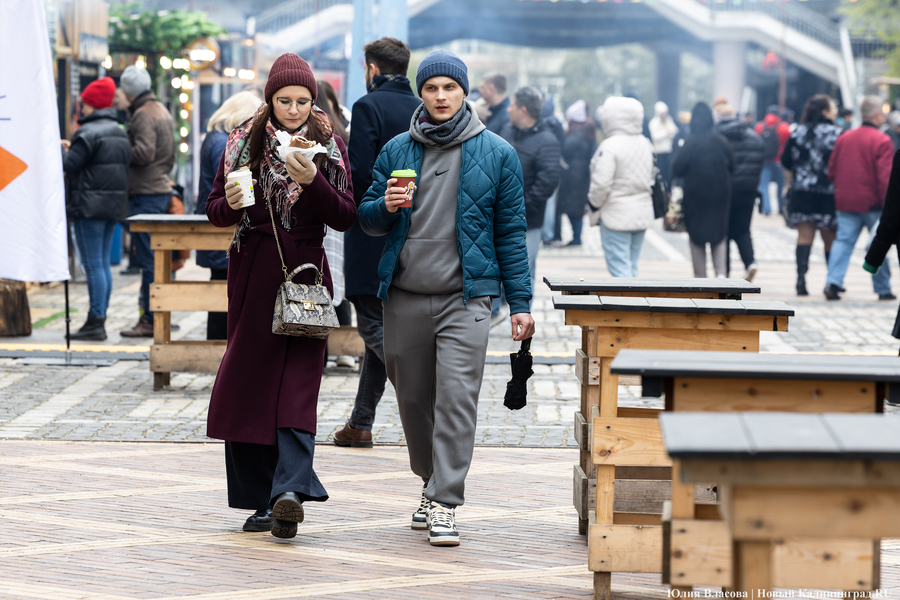 Прикидываясь Кантом: у Кафедрального собора открылась ярмарка (фото)