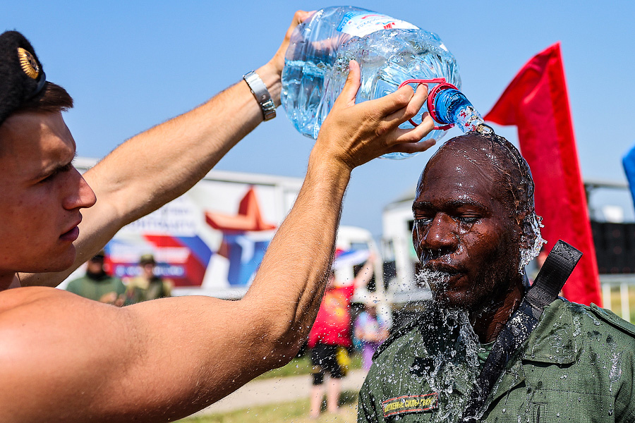 И Гвинея тоже: на конкурс в Хмелевку «высадился» десант из дружественных стран (фото)