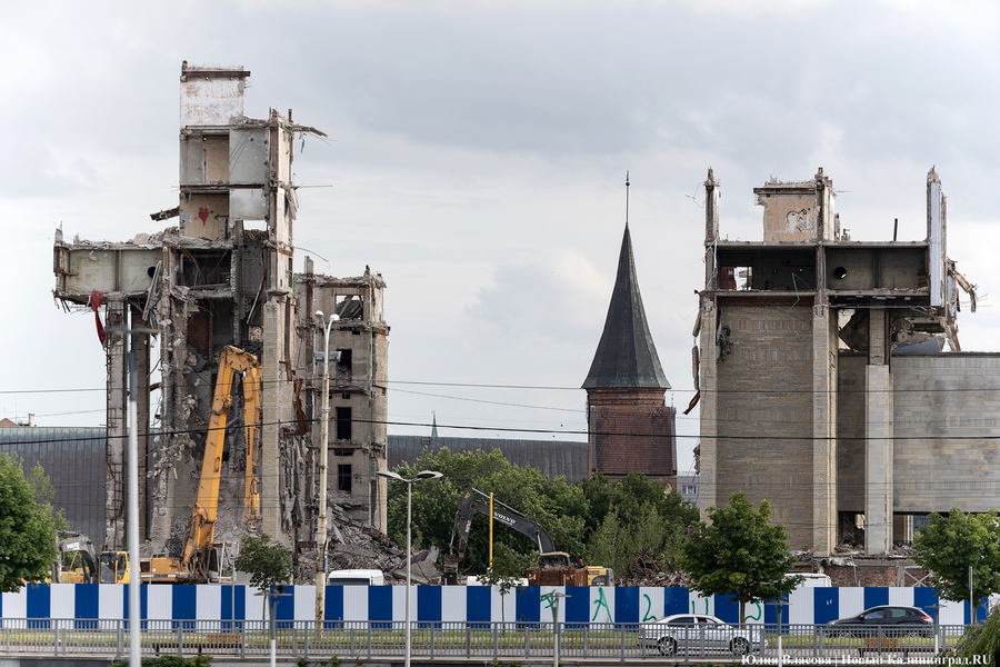 8 июля: обломки Дома Советов и Кафедральный собор