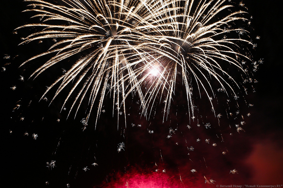 Небо, море и огни: в Зеленоградске стартовал чемпионат фейерверков