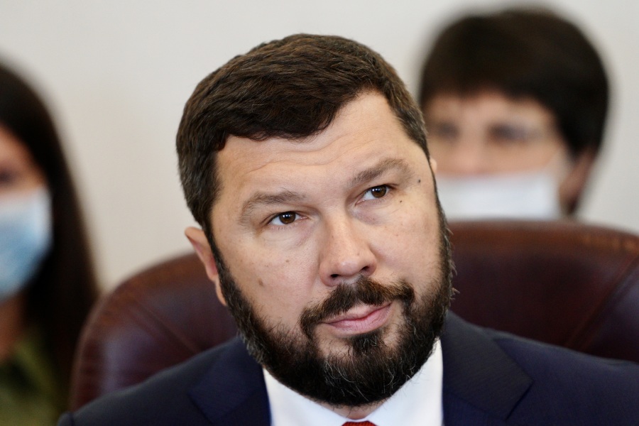 «На двух стульях усидеть сложно»: Любивый рассказал, как совмещает должности главы города и хирурга