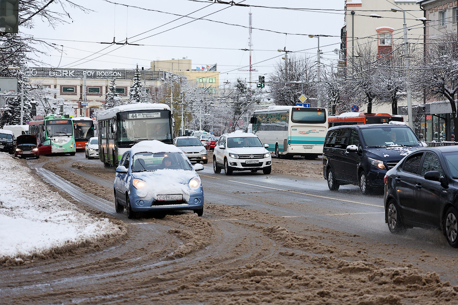 Хаос под белым покрывалом: как выглядит утонувший в снегу Калининград (фото)