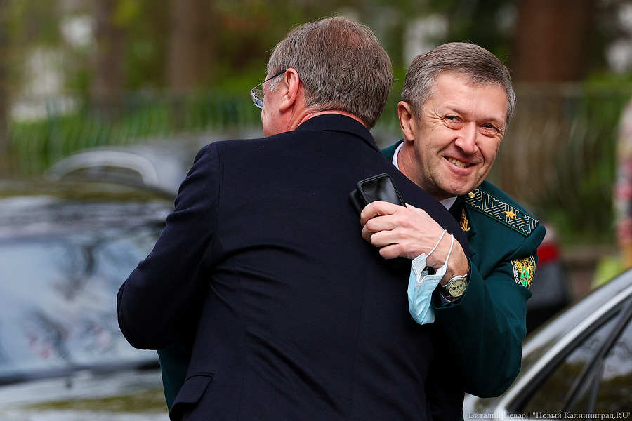 Карты, фотки, все дела: ежегодный отчет Антона Алиханова в фотографиях