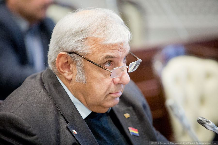 «Это не по-человечески»: экс-директор 44-й школы Юрий Галанин о своем увольнении