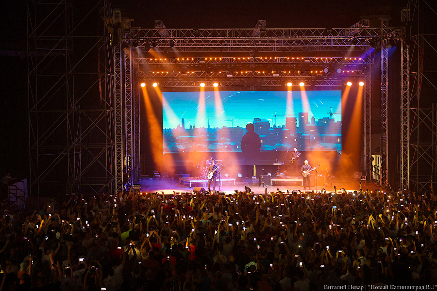В Калининграде прошёл концерт группы «Кино». Голос Виктора Цоя оцифровали (фото)