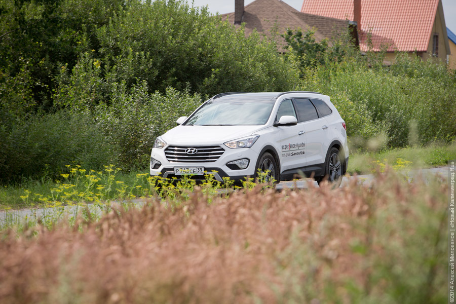 Дом на колесах: тест-драйв Hyundai Grand Santa Fe