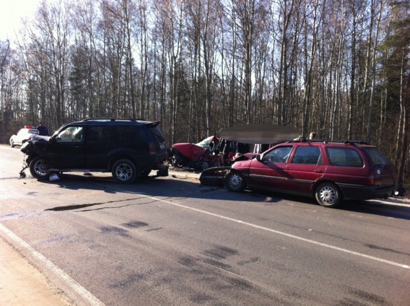 ДТП с участием трёх автомобилей около Ижевского: пострадали двое, один погиб (фото)
