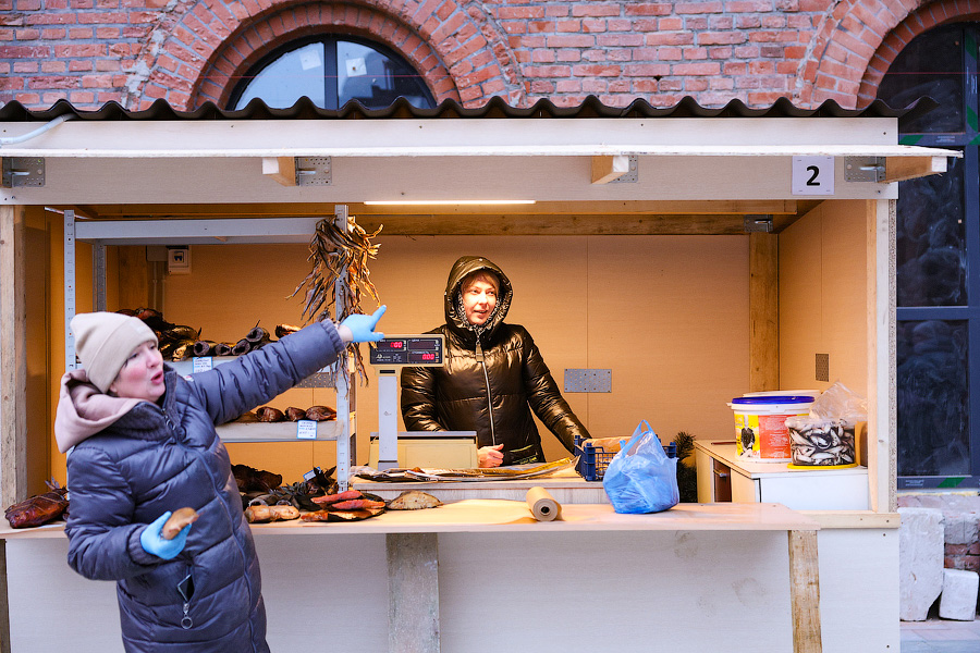 И всё-таки она светится: на территории пивоварни «Понарт» открылась новогодняя ярмарка (фото)