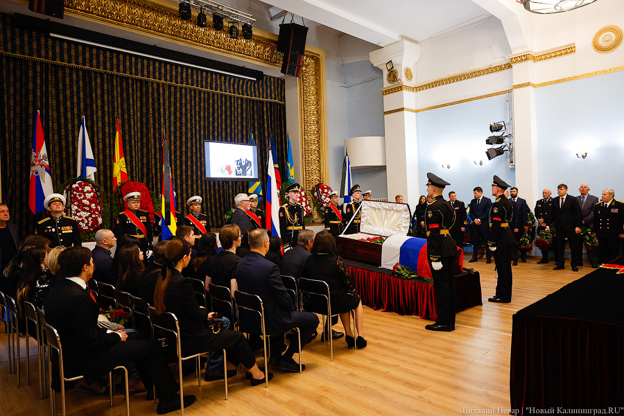 Калининград прощается с адмиралом и экс-губернатором Владимиром Егоровым (фото)