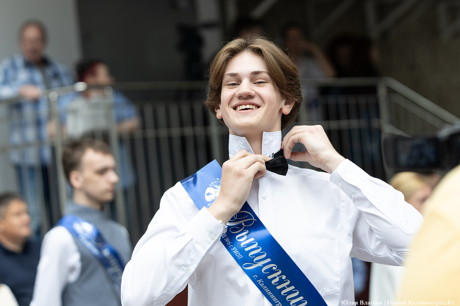 Под вальс из старого фильма: как проходил «Последний звонок» в школе № 6