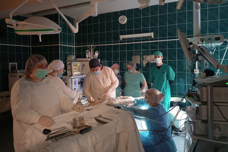 Калининградские врачи спасли женщину со сложным случаем заболевания кишечника (фото)