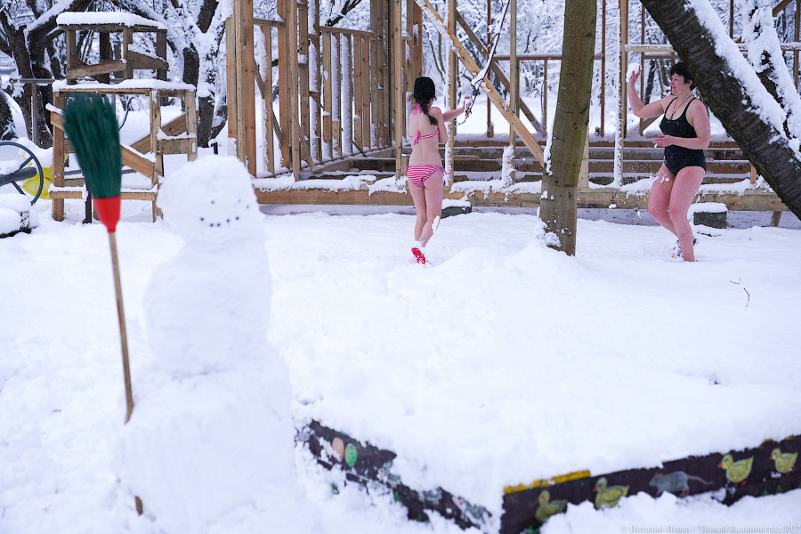 Самовар и прорубь: как проводят зиму калининградские моржи