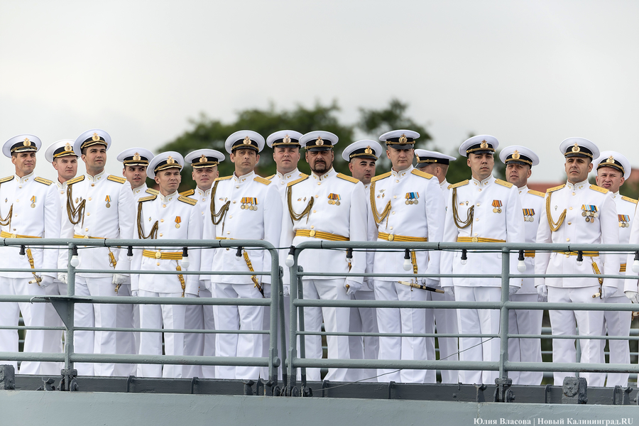 День ВМФ в Балтийске: как прошел парад кораблей Балтфлота (фото)