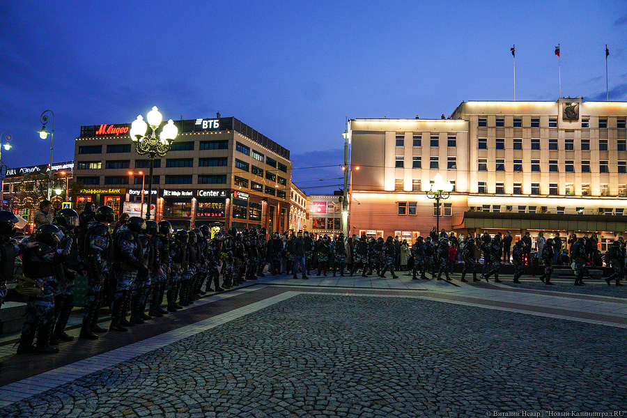 «Свободу политзаключенным»: как прошла акция сторонников Навального в Калининграде (фото)