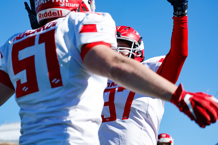 Пролёт «Ястребов»: как в Калининграде сыграли в американский футбол (фото)