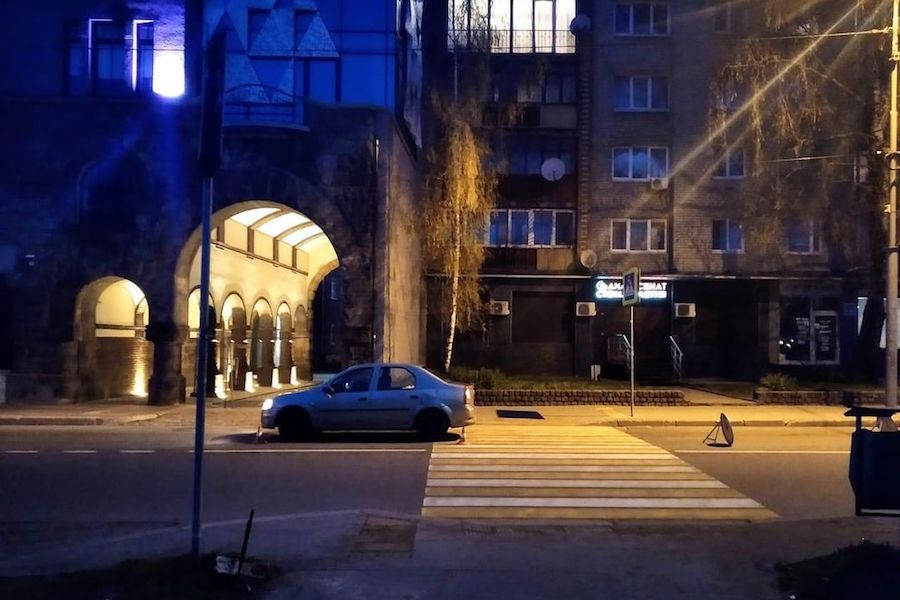 На переходе у «Кройц-аптеки» сбили женщину и 4-летнего ребенка (фото)